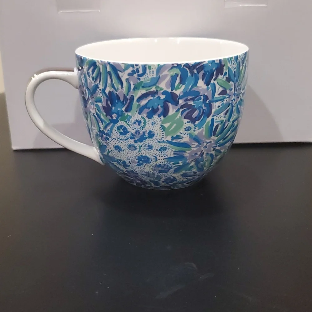 New in Box!  Lilly Pulitzer Ceramic Mugs - Set of 2 - Picture 5 of 9